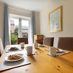 Ebor House York Cosy 3-Bed House With Parking