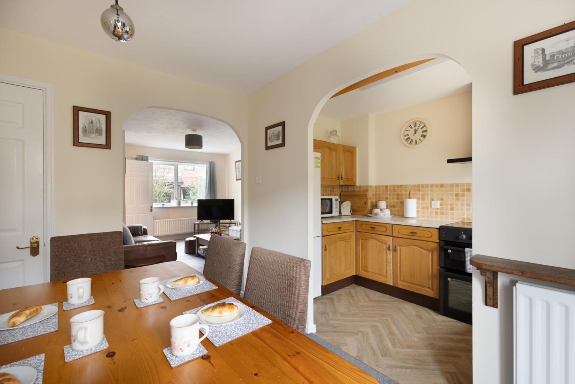 Ebor House Cosy 3-bed House With Parking