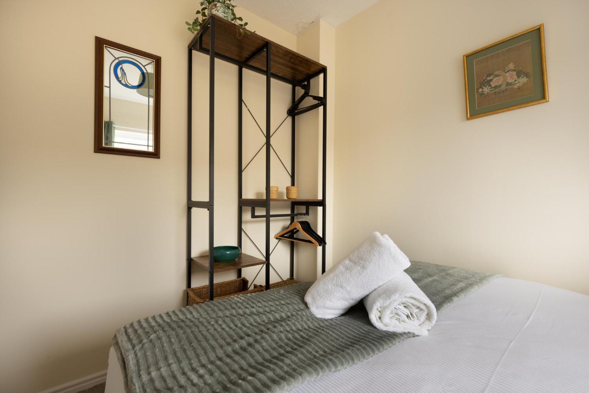 Ebor House Cosy 3-bed House With Parking Holiday home