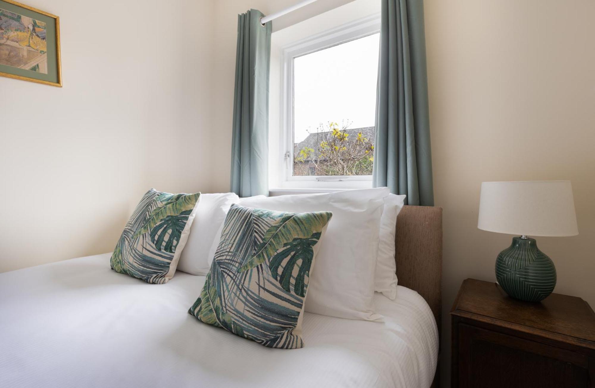 Ebor House Cosy 3-bed House With Parking Holiday home *